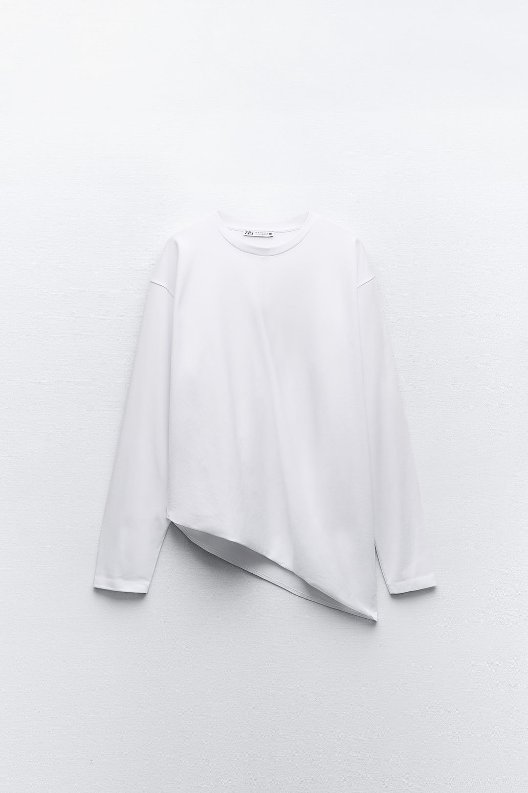 T-shirt drapé asymétrique col rond manches longues