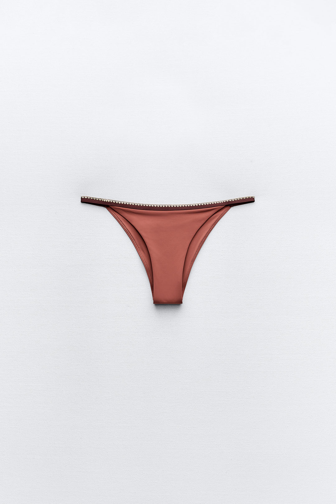 Bas bikini surpiqûres contrastées