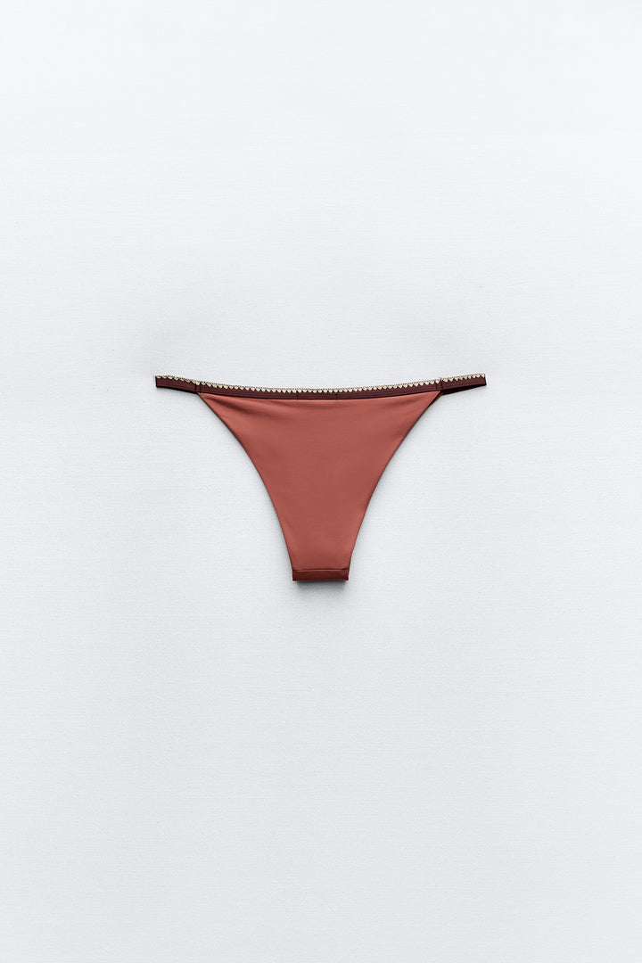 Bas bikini surpiqûres contrastées