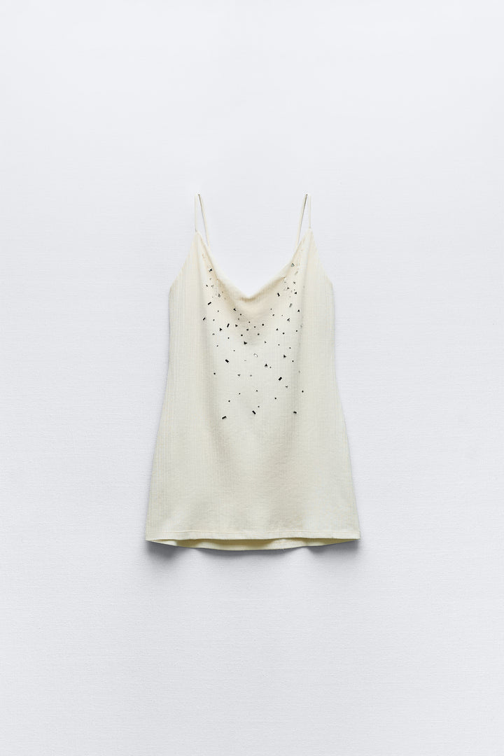 Robe nuisette courte avec détails bijoux