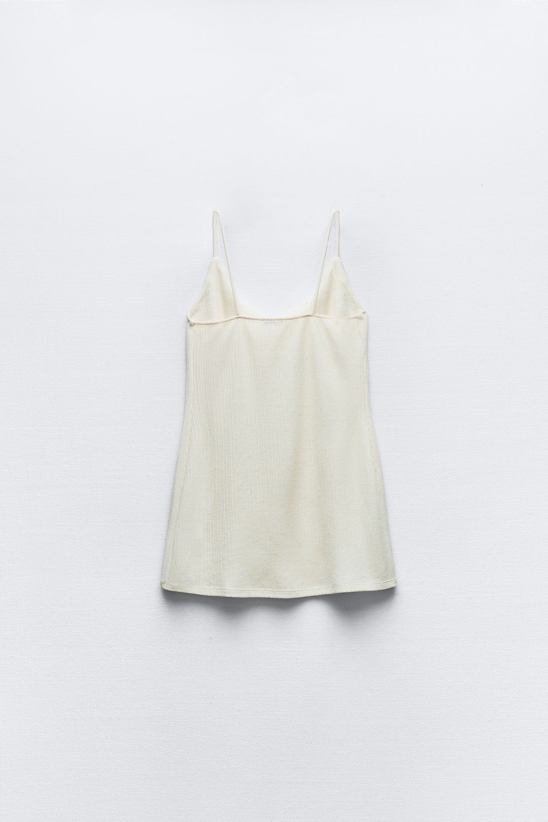 Robe nuisette courte avec détails bijoux