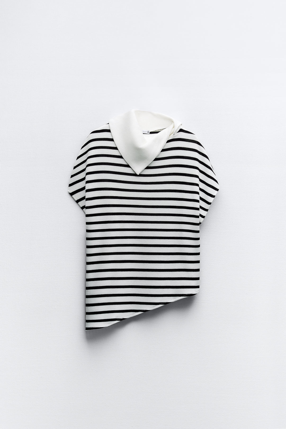 Top doux col rayé manches cape