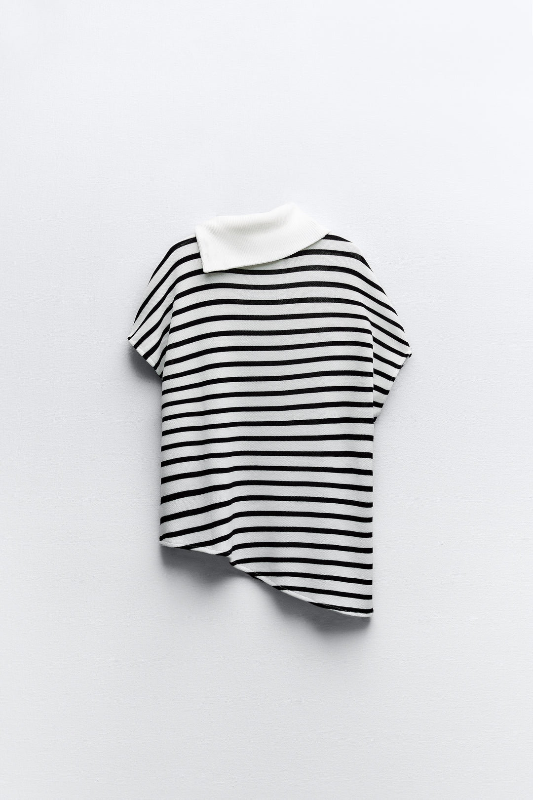 Top doux col rayé manches cape