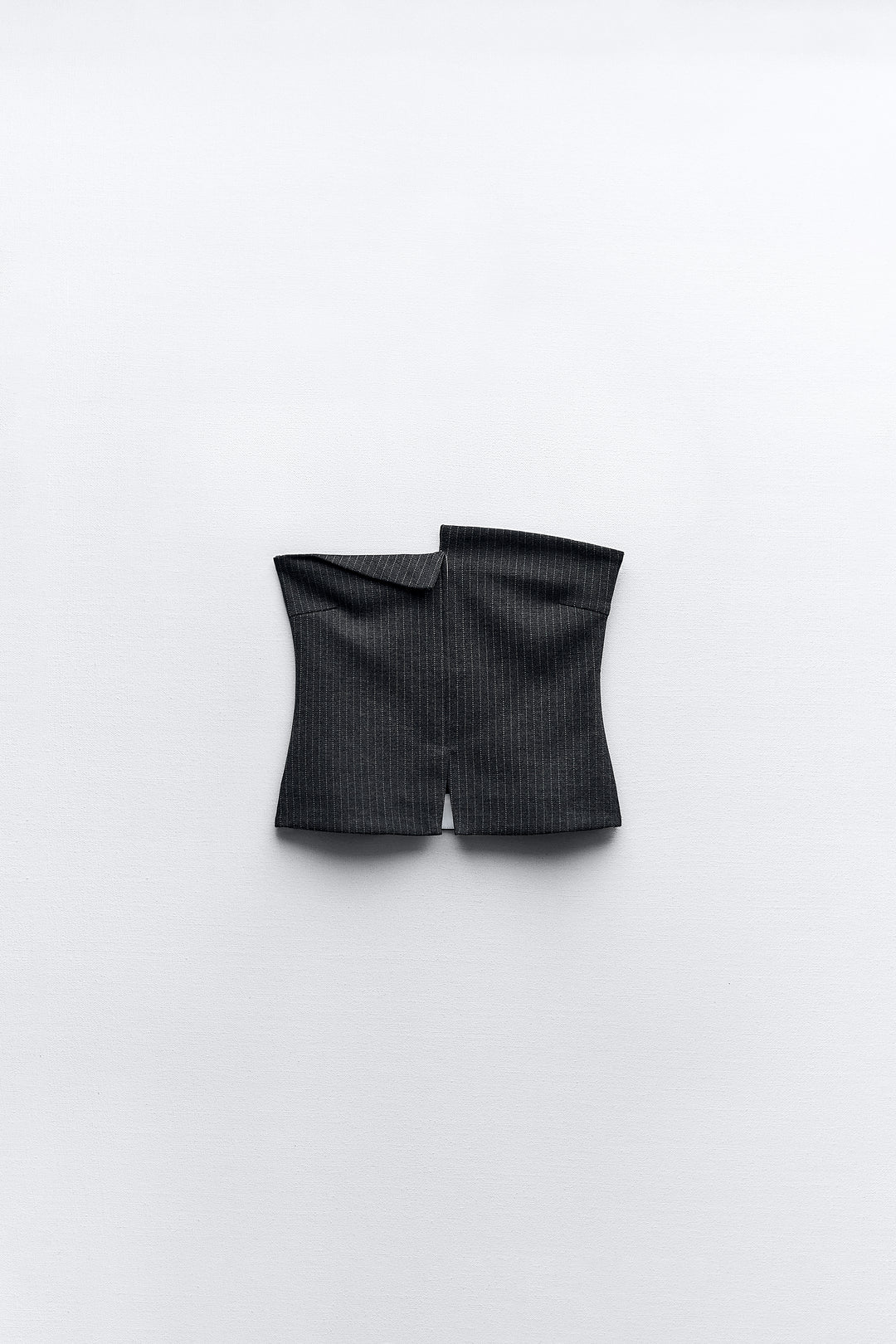 Top off shoulder de coupe tailleur, sans manches, bretelles fines