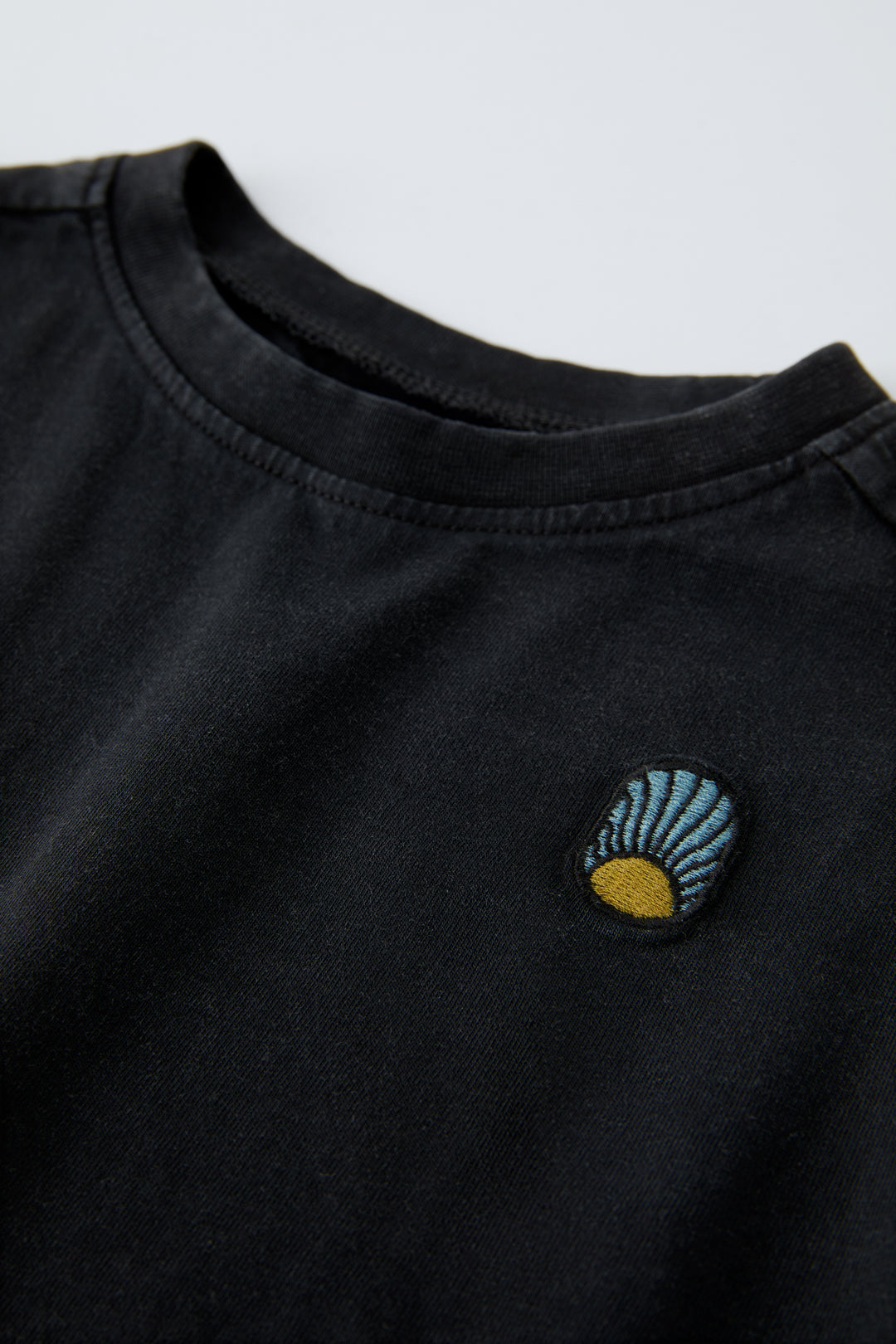 T-shirt avec mini broderie (Collection Surf)