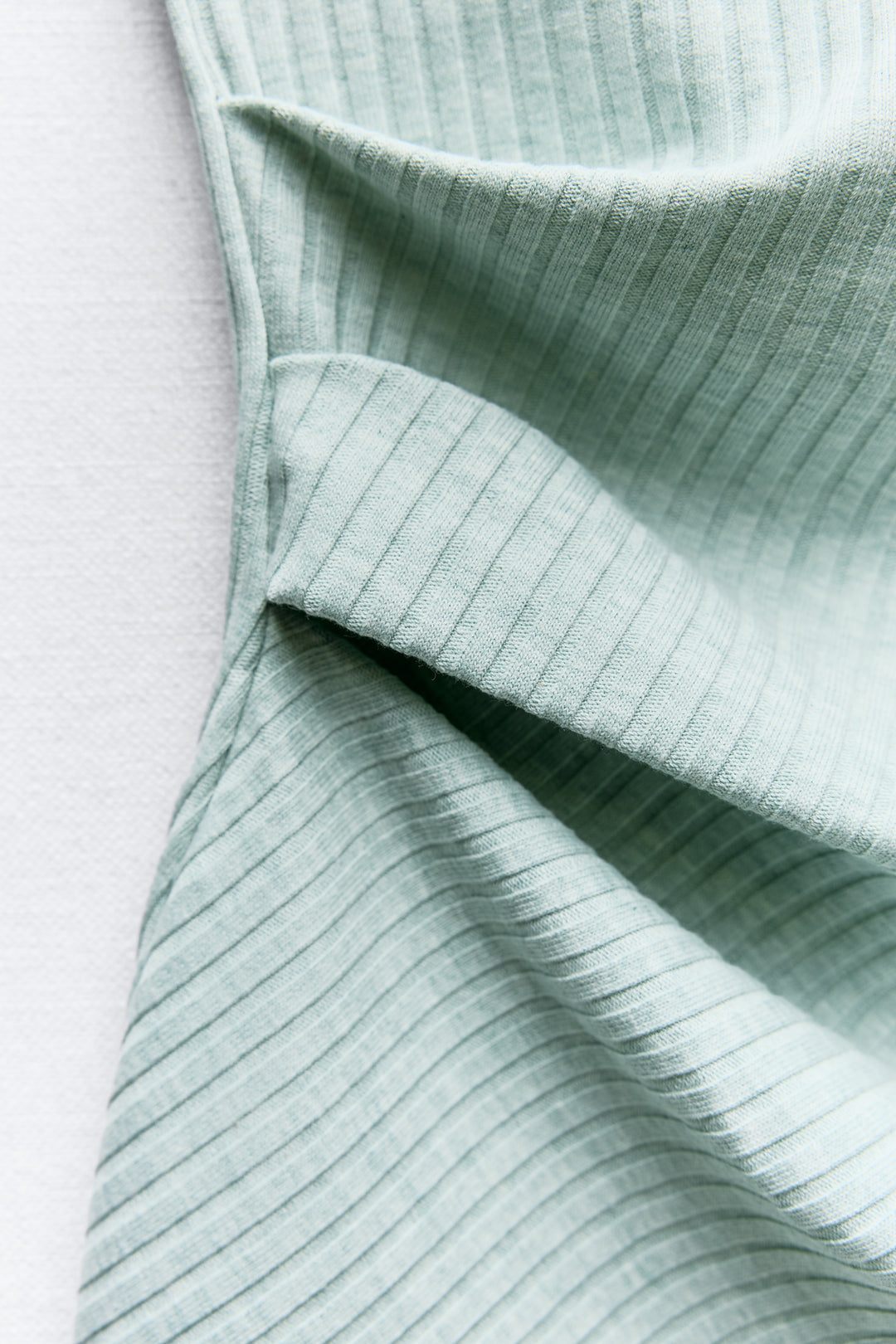 Top asymétrique côtelé sans manches (Ensemble)
