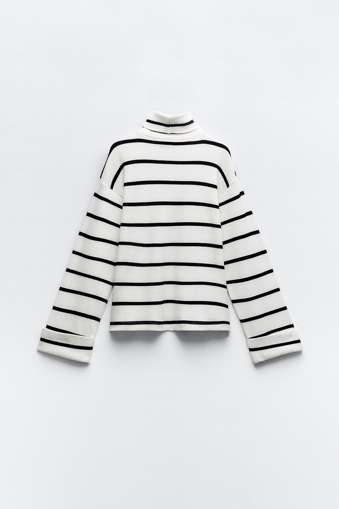 Pull rayé boutons dorés col roulé