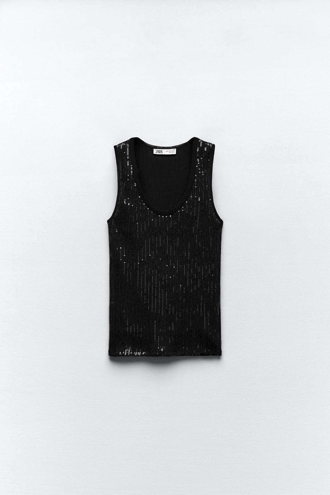 Top avec emmanchure sarrasin brodé extrafin sequins