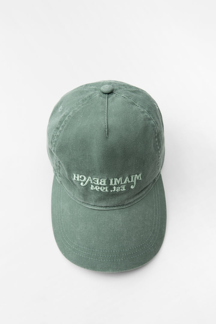 Casquette en sergé délavé avec broderie