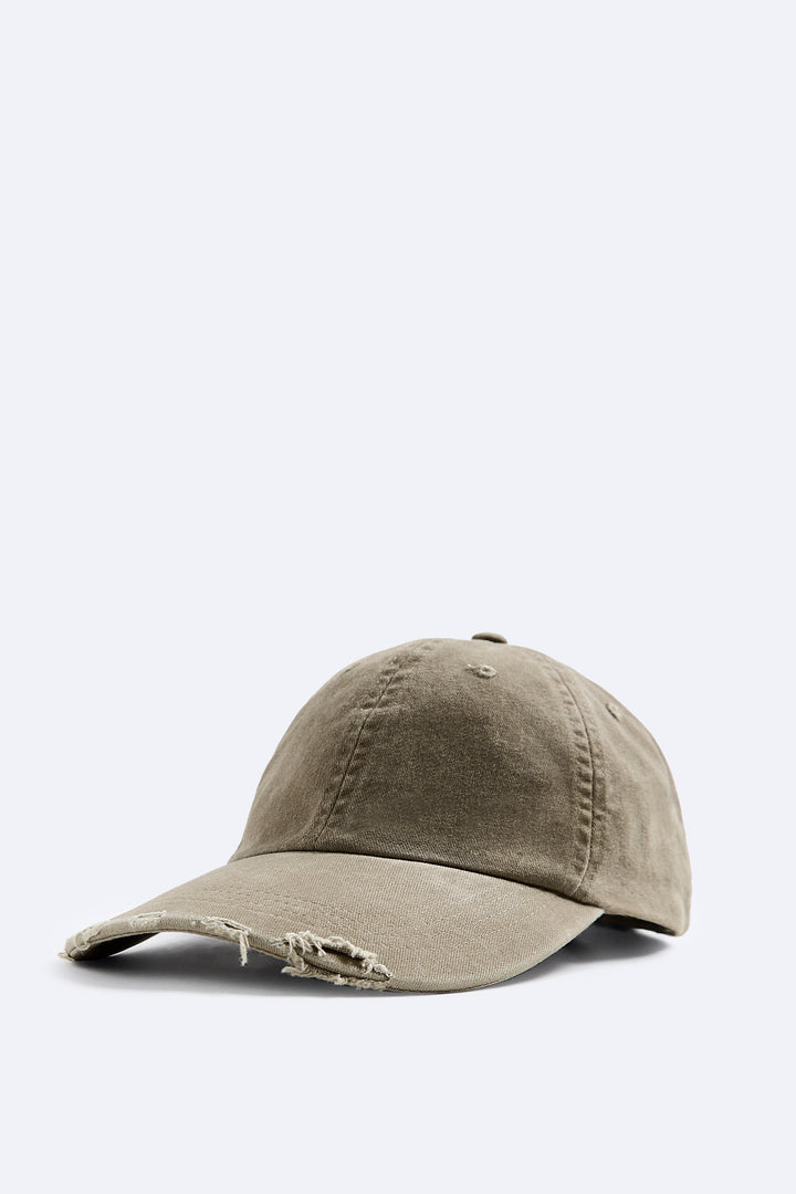 Casquette déchirée lavée