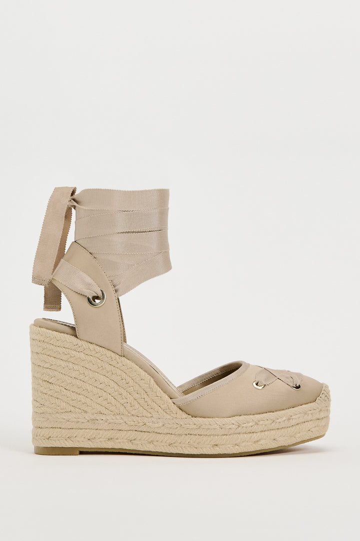 Semelle compensée en jute attachée tricot usé**