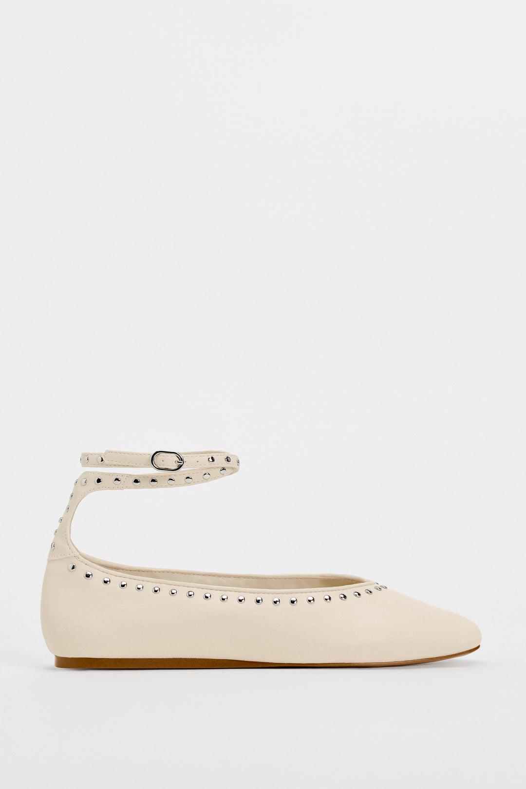 Ballerine avec bracelet et rivets