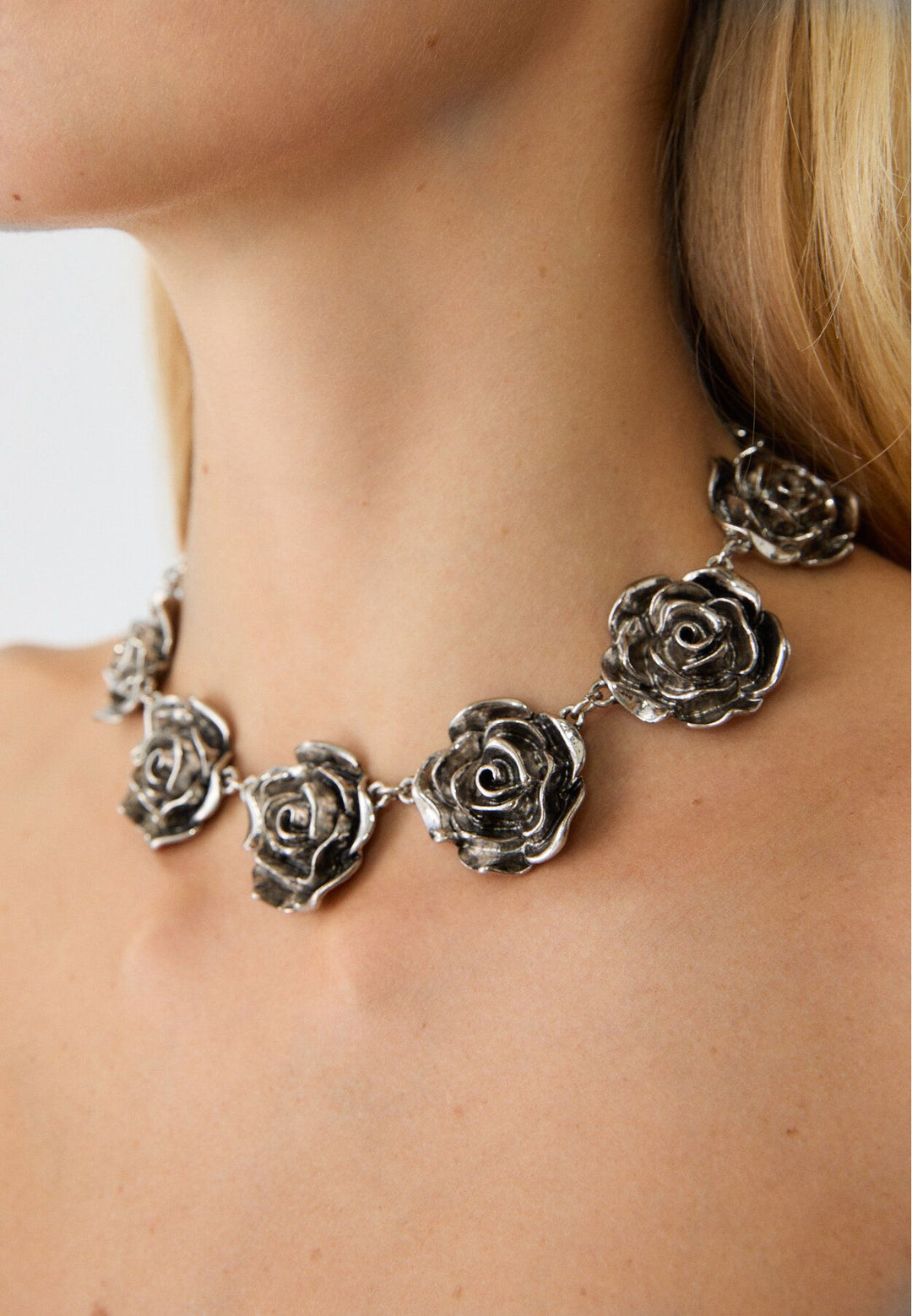 Moudda STRADIVARIUS - Collier Roses - Tunisie 5
