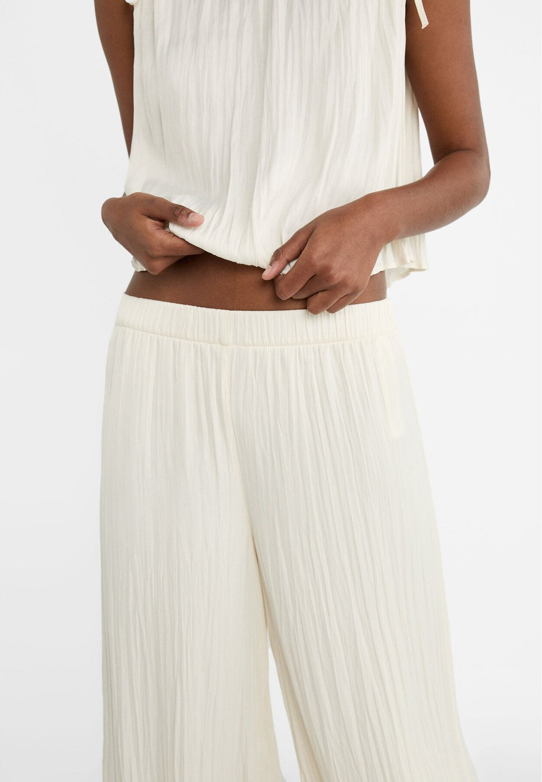 Moudda STRADIVARIUS - Pantalon Culotte en Satin Écru - Tunisie 4