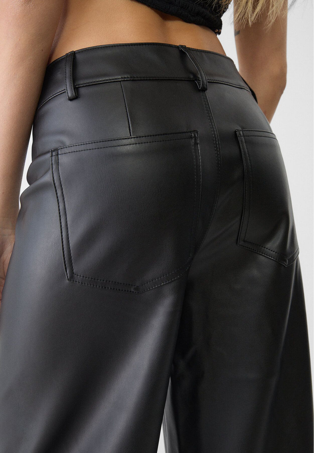 Moudda STRADIVARIUS - Pantalon Straight Minimal en Simili Cuir - Tunisie 4