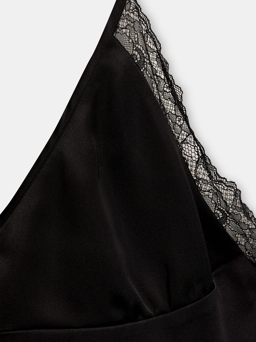 Moudda PULL & BEAR - Robe Mini Satin Dentelle - Tunisie 4