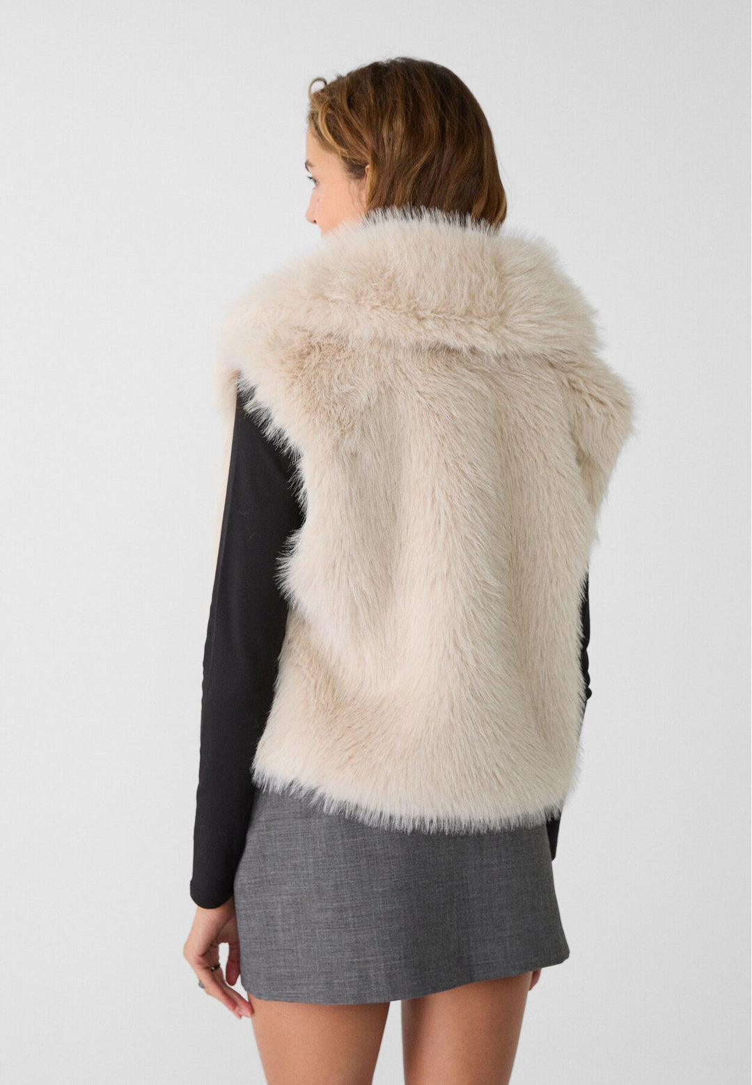 Moudda STRADIVARIUS - Gilet en Fourrure Crop Col Enveloppant - Tunisie 5