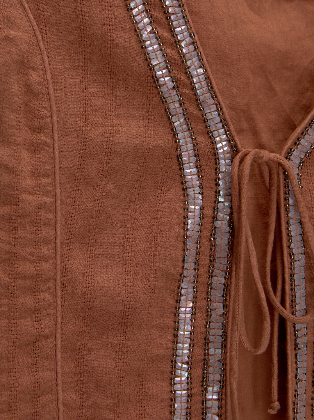 Moudda PULL & BEAR - Gilet Lacet Détail Nacre - Tunisie 4