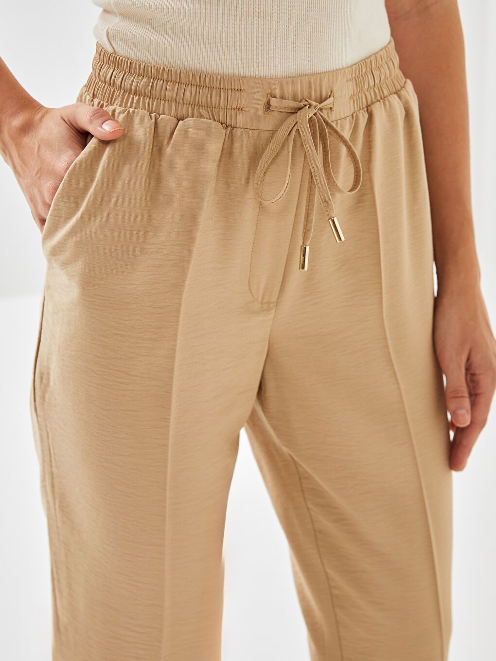 Moudda LC Waikiki - Pantalon tissé fin Femme Beige foncé - Tunisie 3